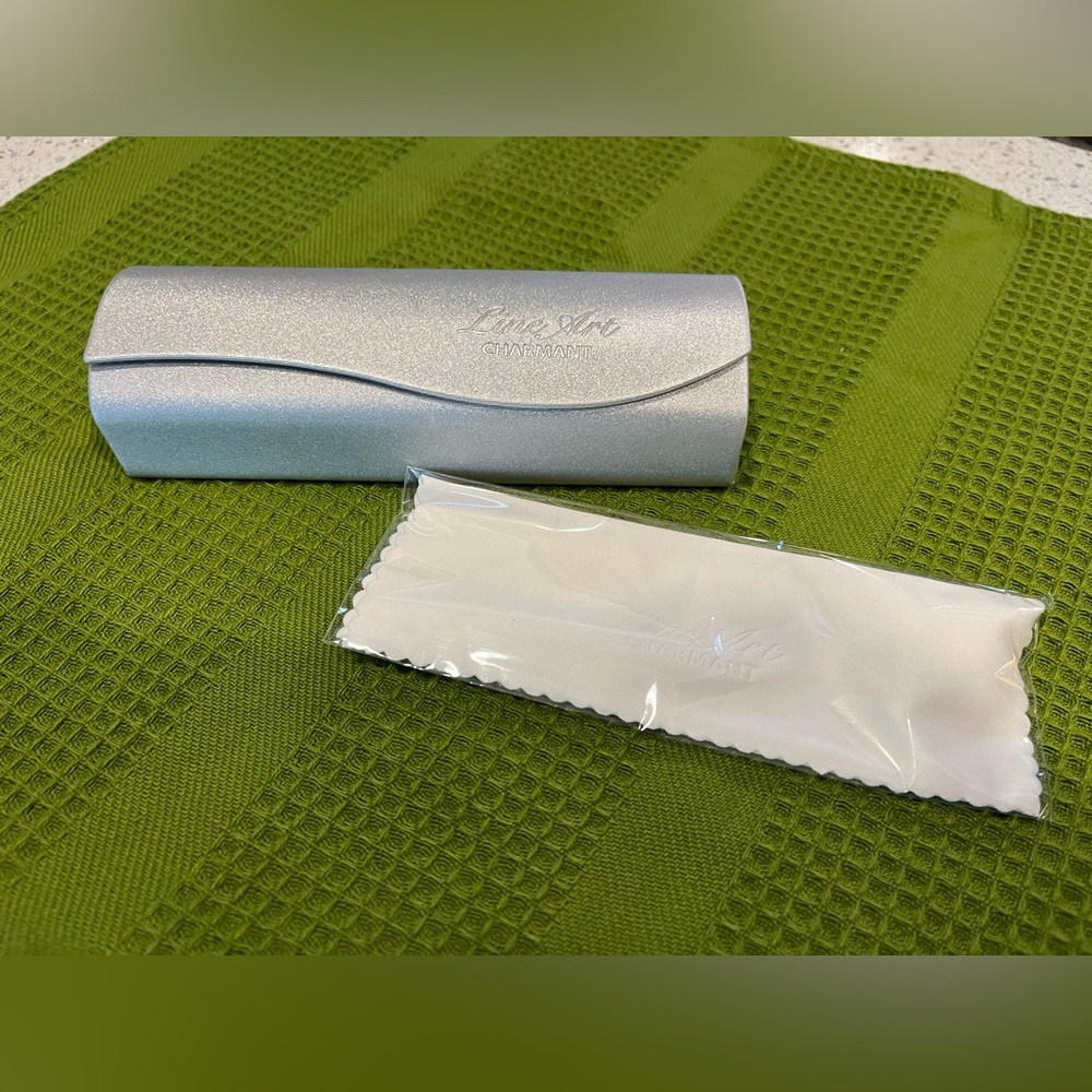 Line Art Eyeglass Case in Cream w/ White Cleaning Cloth- Soft Close Clam Shell